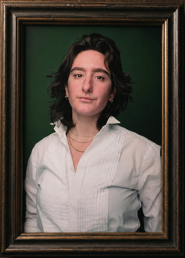 Retrato emoldurado de Yael van der Wouden, autora de A Casa das Memórias